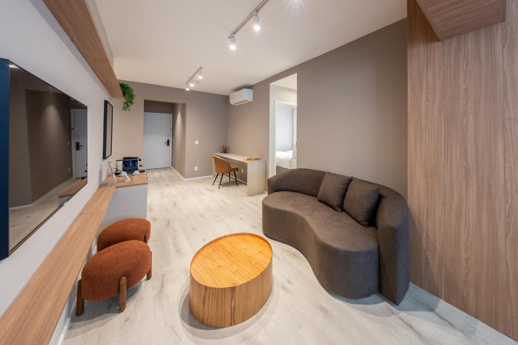 Charlie Contemporaneo Jardins Essential
